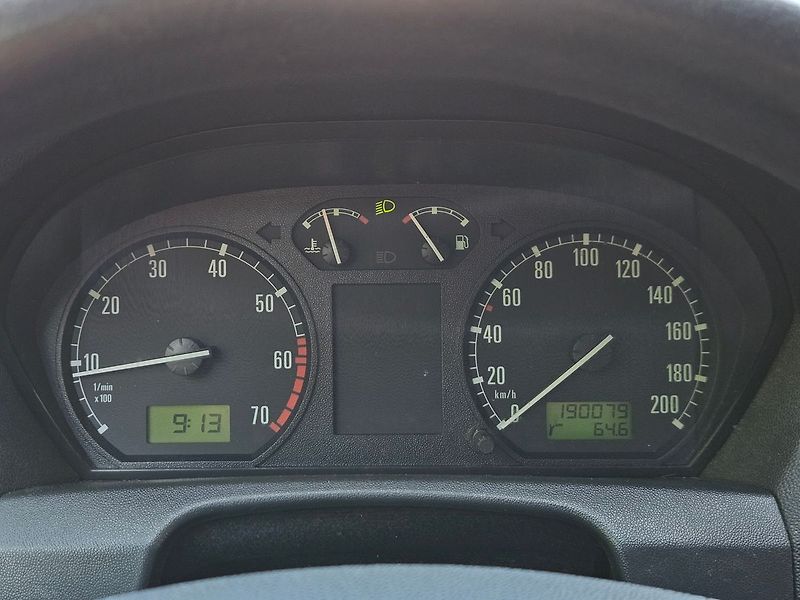 Škoda Fabia 1.2 HTP, ČR, nová STK - fotka 15 z 22
