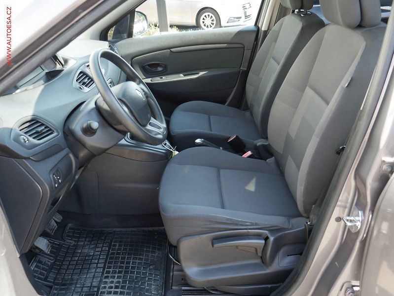 Renault Scénic (2010) 1.5dCi, AC, temp - fotka 9 z 16