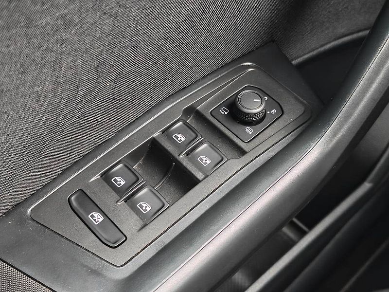 Volkswagen T-Roc Life 6G 1,0TSI - fotka 19 z 22