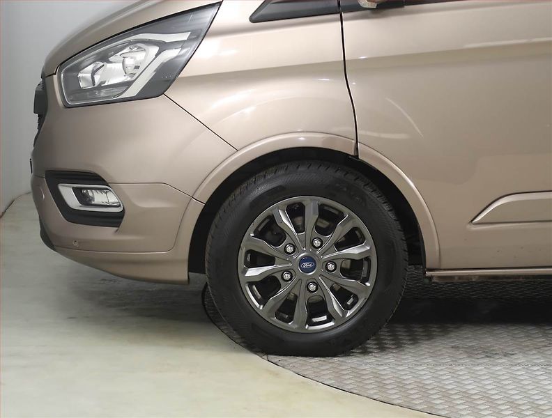 Ford Tourneo Custom (2021) Titanium 2.0 EcoBlue, ČR - fotka 15 z 25