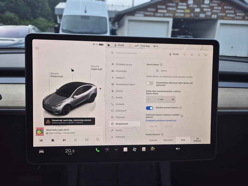 Tesla Model Y ZAMLUVENO ! - fotka 24 z 49