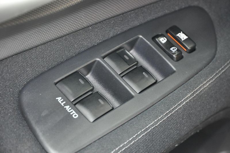 Toyota Auris 1.6 ValveMatic 97kW - fotka 14 z 14