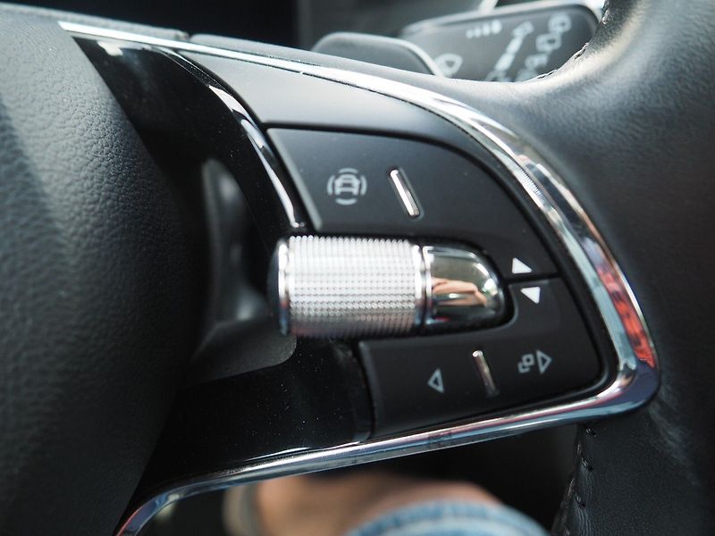Škoda Superb (2021) 1.4 iV Hybrid L&K DSG Webasto - fotka 33 z 48