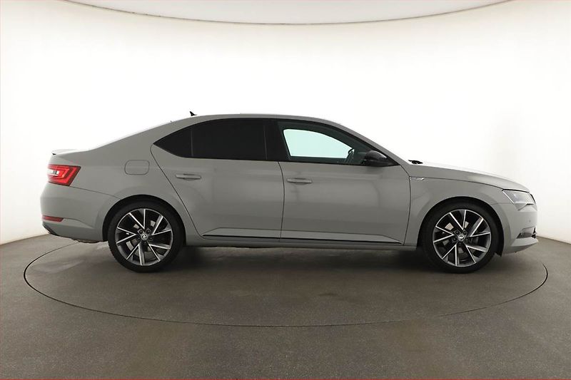 Škoda Superb (2017) Sportline 2.0 TSI, Automat - fotka 6 z 20
