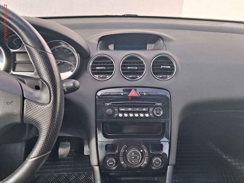 Peugeot 308 (2013) 1.6 VTi, 2.maj,ČR, servis - fotka 12 z 15