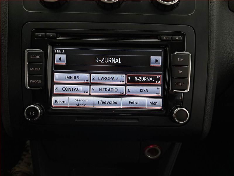 Volkswagen Touran (2014) 1.6 TDI, Serv.kniha, Xenony - fotka 12 z 18