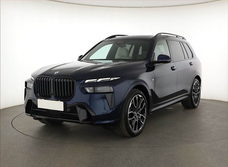 BMW X7 (2025) xDrive40d - fotka 2 z 29