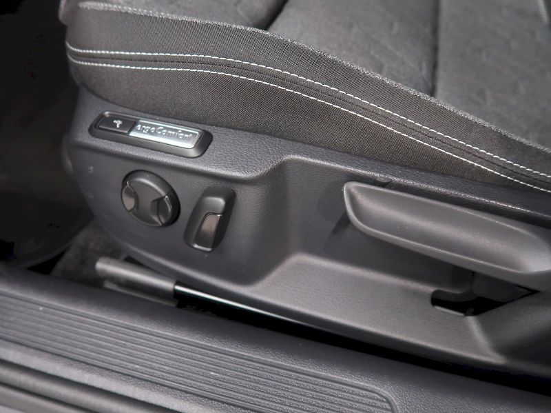 Volkswagen Passat (2023) BUSINESS PREMIUM 2.0TDI 110KW - fotka 13 z 36