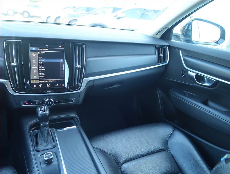 Volvo V90 (2017) D3, Automat, Serv.kniha, Kůže - fotka 8 z 15