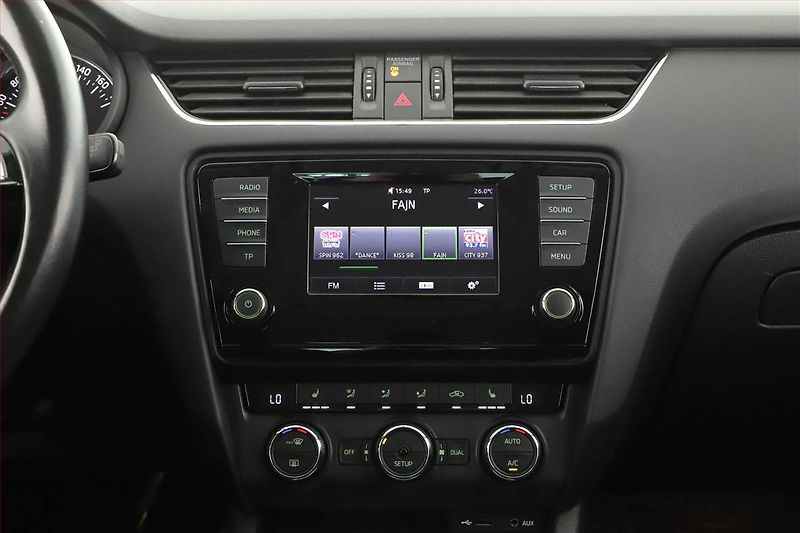 Škoda Octavia (2014) 1.8 TSI, Bi-Xenony, Tempomat - fotka 9 z 17