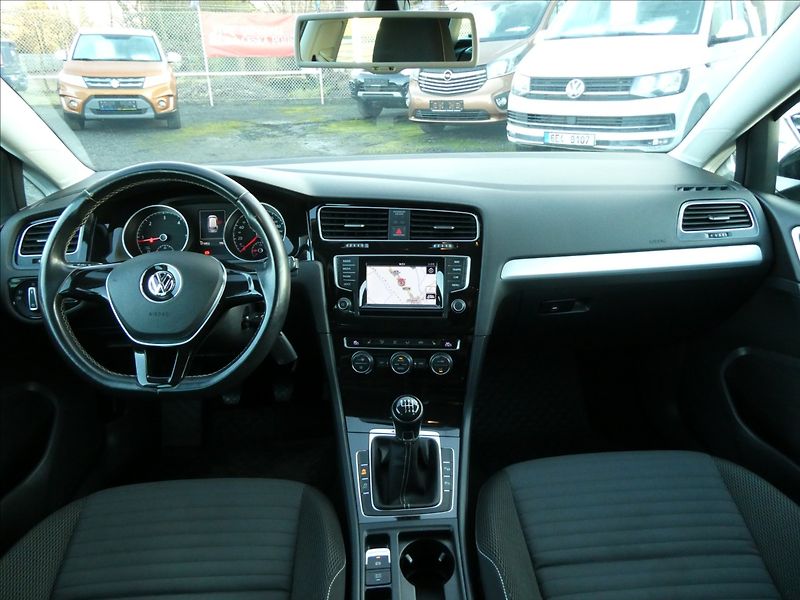 Volkswagen Golf 1,6 TDi 81kW,CUP,4x4,serviska - fotka 27 z 50