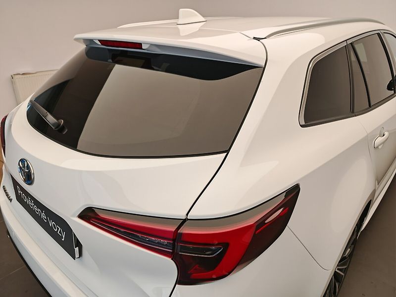 Toyota Corolla 1.8 Hybrid e-CVT Touring Sport - fotka 7 z 40
