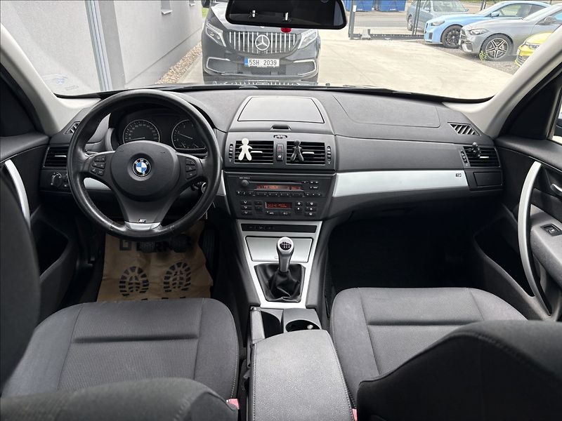 BMW X3 2,0 Č.R servisovano 6MT - fotka 15 z 31