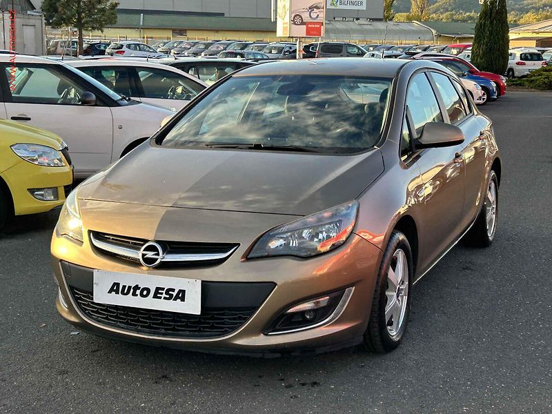 Opel Astra (2012) 1.4 16V, Klima - fotka 3 z 15