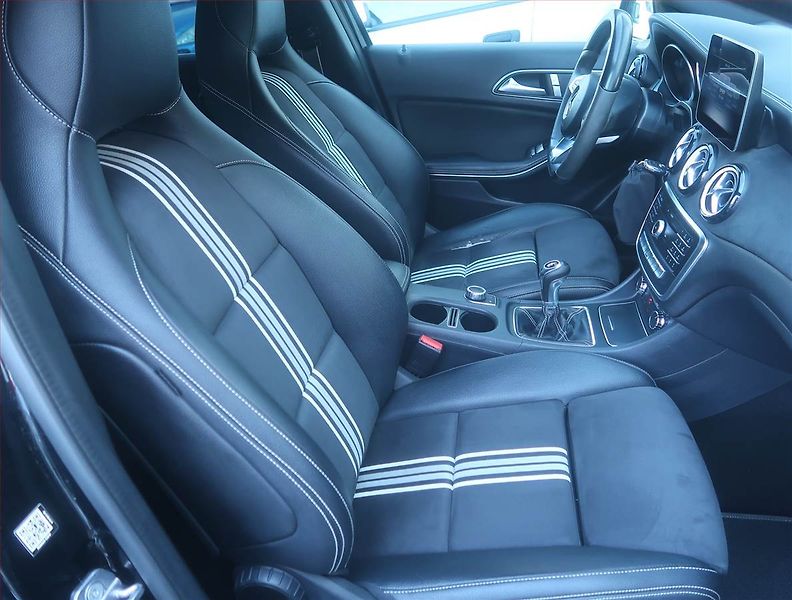 Mercedes-Benz Třídy A (2017) AMG line A 180, Kůže, Navi - fotka 9 z 15
