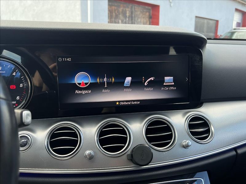 Mercedes-Benz Třídy E 2,0 E 220 d / 9G-TRONIC - fotka 33 z 48