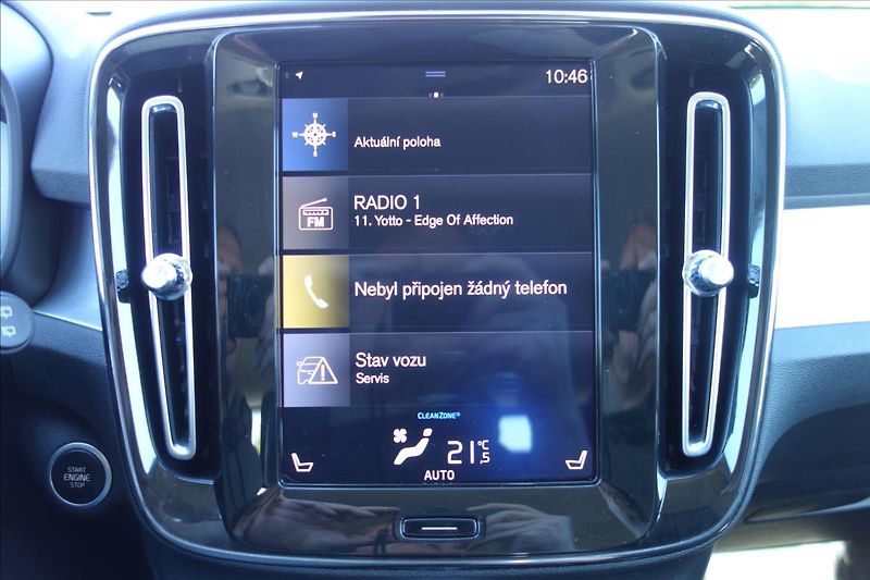 Volvo XC40 2,0 D4, ČR, SERVIS.KN., AWD. - fotka 28 z 39