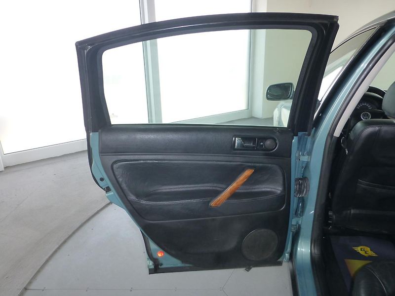 Volkswagen Passat (2000) 1,9TDI*VYHŘ.SEDADLA*ALU*XENONY - fotka 11 z 24