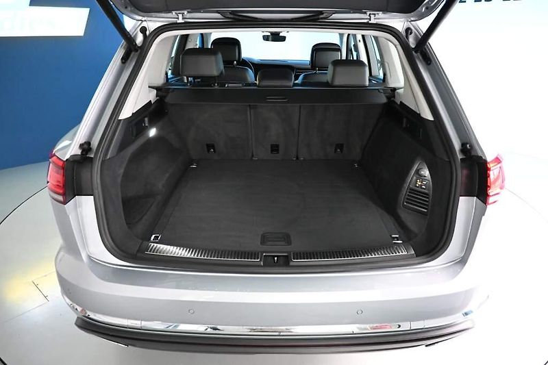 Volkswagen Touareg (2022) 3.0 4Motion LED ACC Vzduch Taž - fotka 8 z 34
