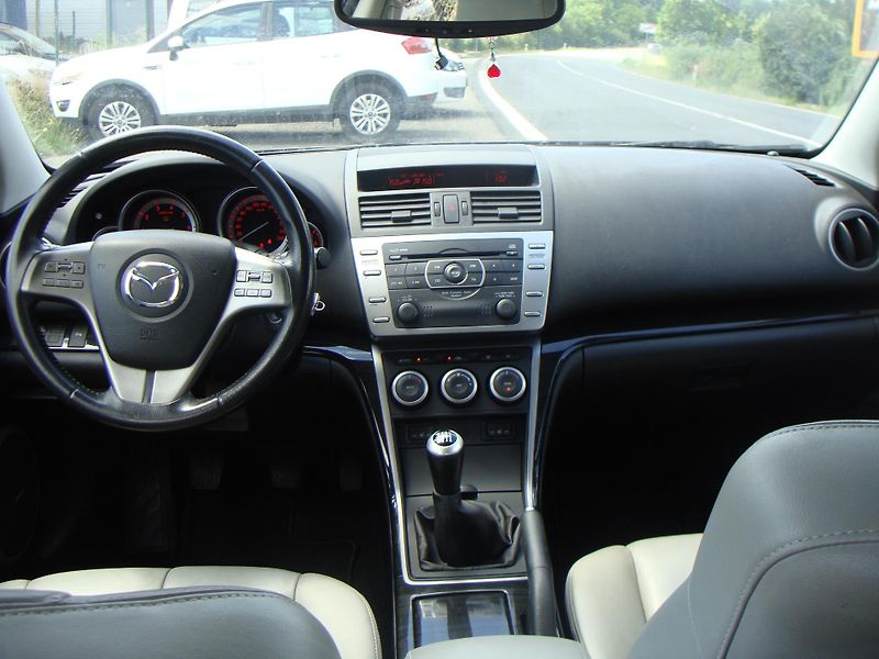 Mazda 6 2.5 i, 125 kW, klima - fotka 17 z 24