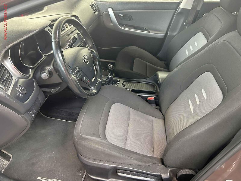 Kia Ceed (2013) 1.6GDi 99 kW, ČR, AAC, tempo - fotka 9 z 16