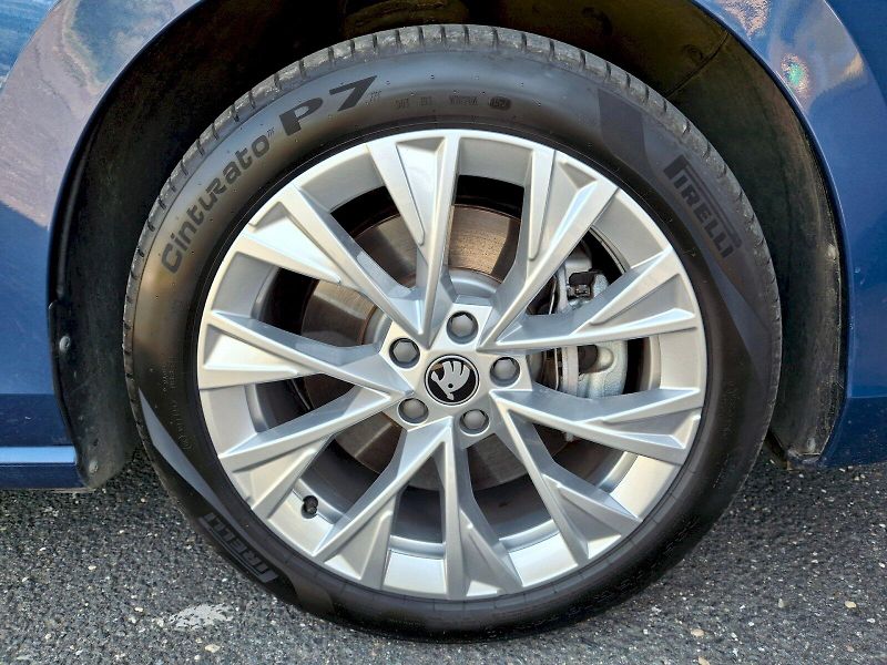 Škoda Superb (2025) Combi iV L&K DSG 1,5TSi 150kW - fotka 31 z 35