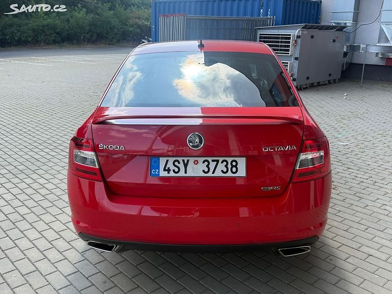 Škoda Octavia (2015) RS 2.0i, 162kw Manuál L+Z kola - fotka 4 z 23