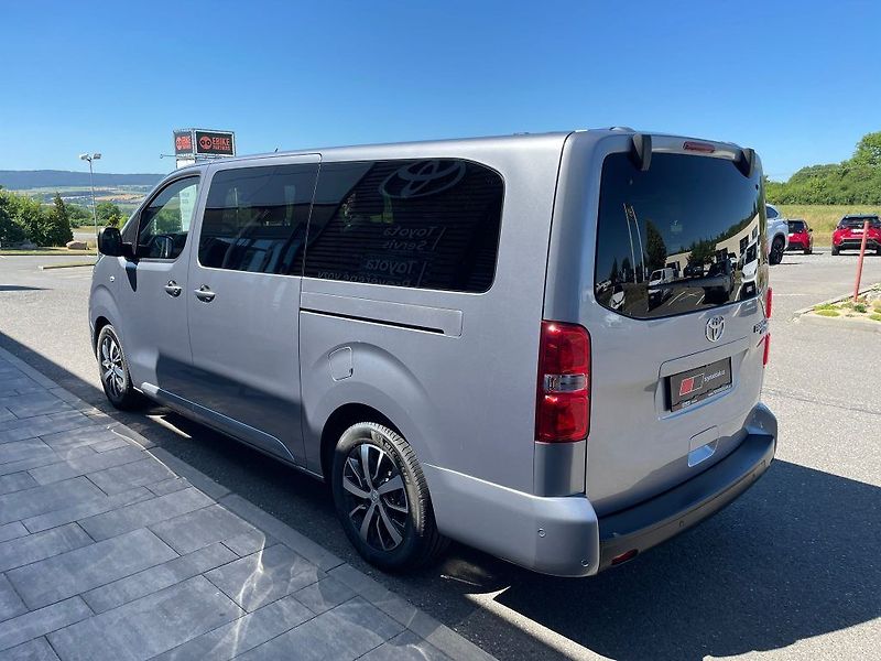 Toyota ProAce Verso 2.0L 8AT Family 8 - fotka 7 z 24