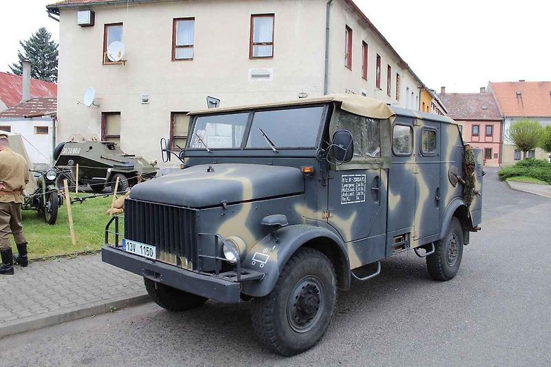 Nádherně zrenovovaný vojenský automobil Volkswagen type 82E, pro který cesta na akci do Radonic u Kadaně byla vůbec prvním dálkovým výjezdem.