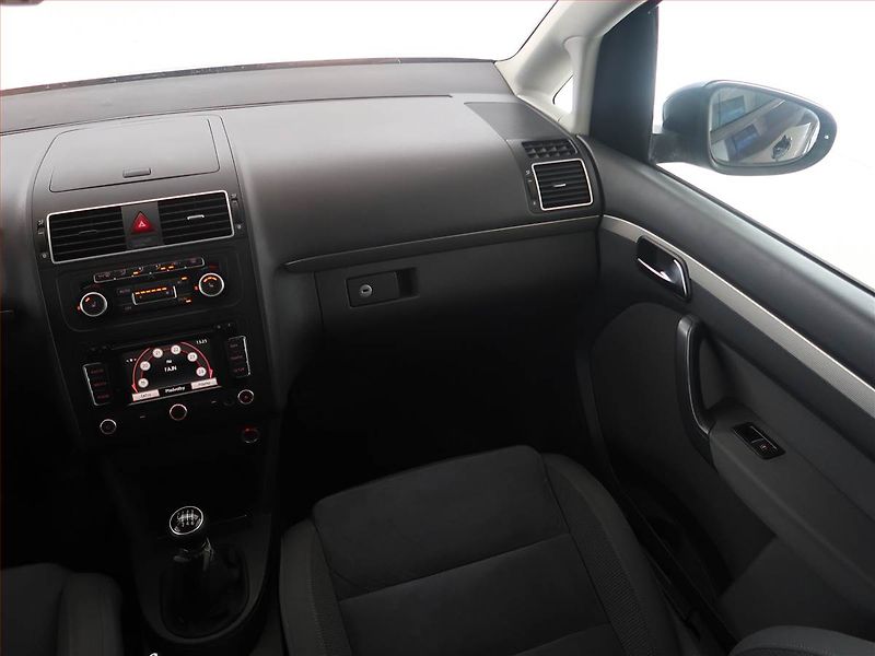 Volkswagen Touran (2011) 2.0 TDI, 7 míst, Navi - fotka 8 z 21