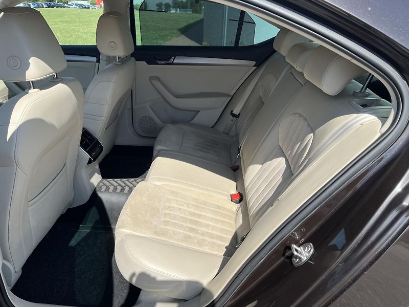 Škoda Superb 2.0 TDi DSG Style Plus - fotka 12 z 38