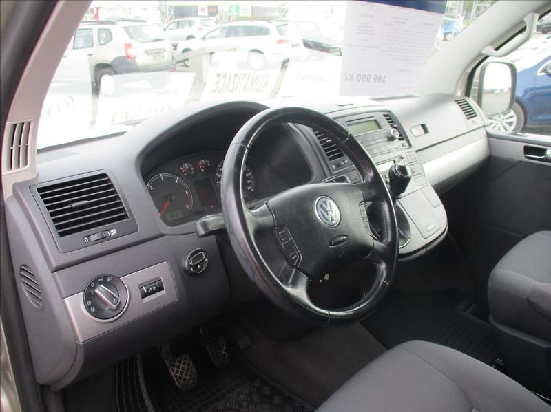 Volkswagen Multivan 2,5 TDI,4x4,aut.klima,servis, - fotka 15 z 38