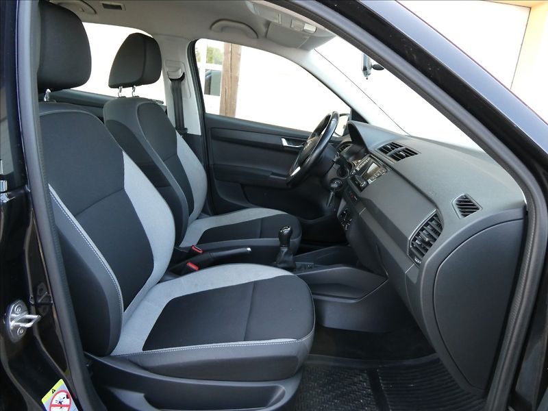 Škoda Fabia 1,0 TSI 81kW Ambition,2 x kola - fotka 20 z 38