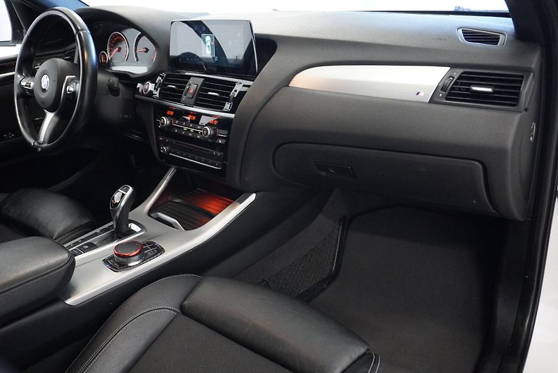 BMW X4 3.0 35D X-DRIVE M-SPORT - fotka 23 z 33