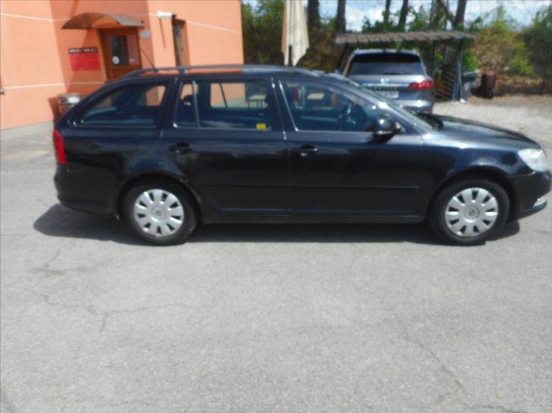 Škoda Octavia 1,6 TDi - fotka 4 z 32