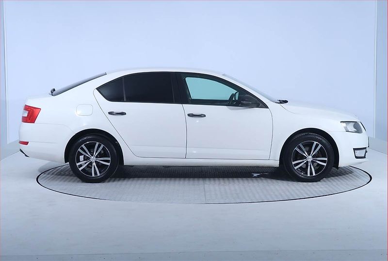 Škoda Octavia (2014) 1.2 TSI, Serv.kniha, Tempomat - fotka 6 z 17
