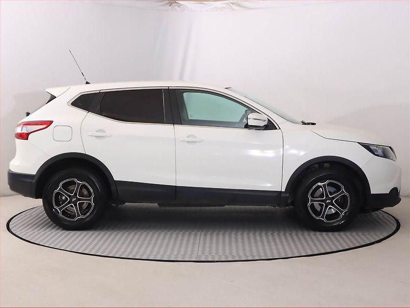 Nissan Qashqai (2014) 1.2 DIG-T, Serv.kniha - fotka 6 z 17