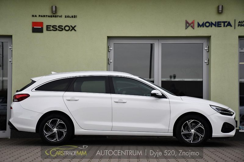 Hyundai i30 1.6CRDi SMART KAMERA CARPLAY - fotka 6 z 50
