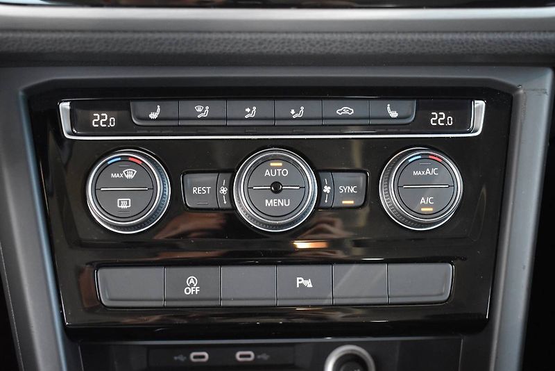Volkswagen Touran (2021) 2.0TDI 110kW DSG, tažné - fotka 16 z 21