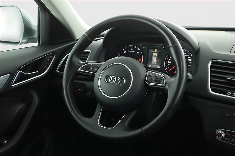 Audi Q3 (2015) 2.0 TDI, 4X4, Navi, Bi-Xenony - fotka 17 z 19