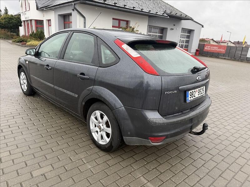Ford Focus 1,6 i 16V 74kw Klima Tažné 2sa - fotka 4 z 20