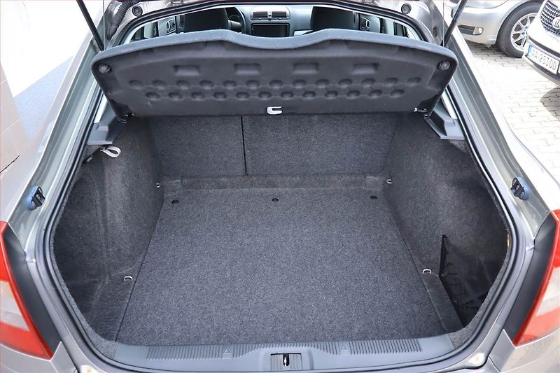 Škoda Octavia (2009) Ambiente 1.9 TDI, Serv.kniha - fotka 14 z 21
