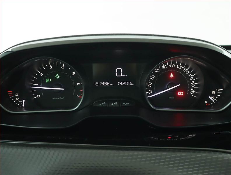 Peugeot 2008 (2018) 1.2 PureTech, Serv.kniha - fotka 11 z 16