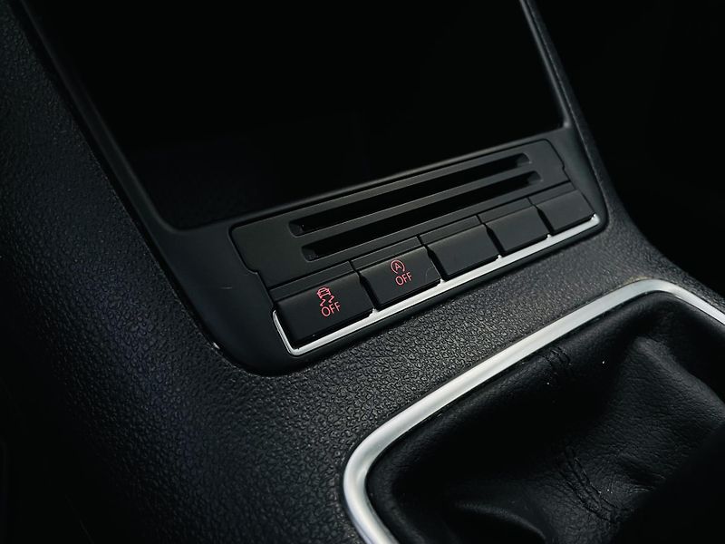 Volkswagen Tiguan 1.4TSI MANUÁL VÝHŘEV SERVISKA - fotka 33 z 39