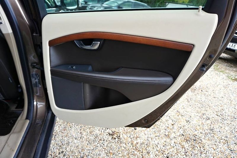 Volvo XC70 (2011) SUMMUM 2,4 D5 158 kW - fotka 18 z 47