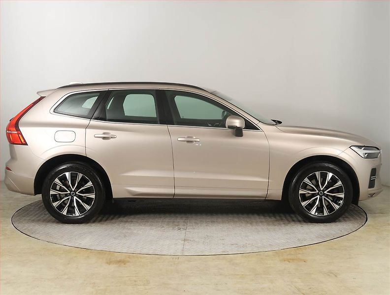 Volvo XC60 (2023) B4 AWD - fotka 6 z 27