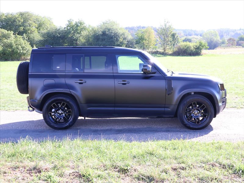 Land Rover Defender 3,0 D200 110 S 147kW CZ DPH Zá - fotka 8 z 34