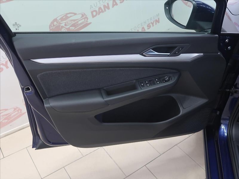 Volkswagen Golf 1,5 TSI Life 1.majitel CZ - fotka 10 z 40