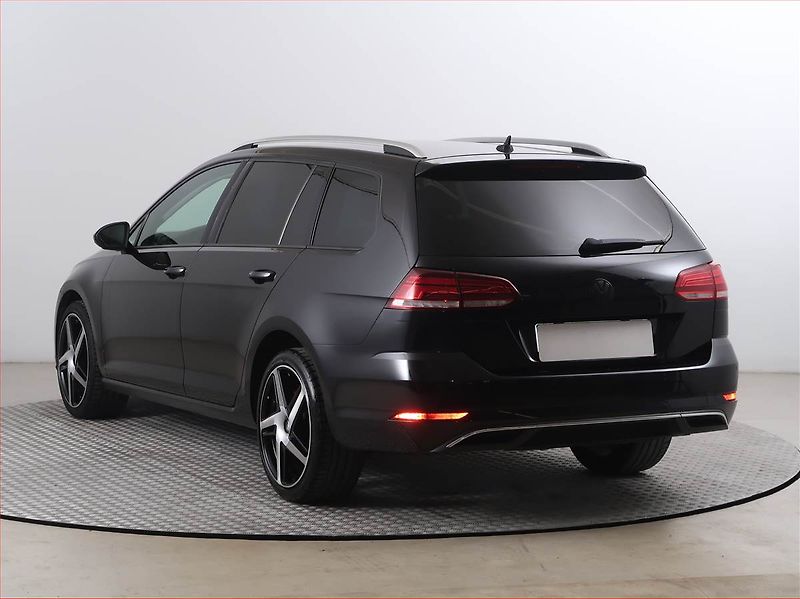 Volkswagen Golf (2018) 1.6 TDI, Automat, Navi, Xenony - fotka 4 z 18