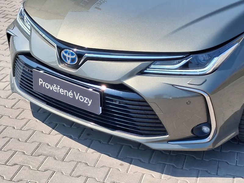 Toyota Corolla 1.8 HSD e-CVT Executive - fotka 26 z 27